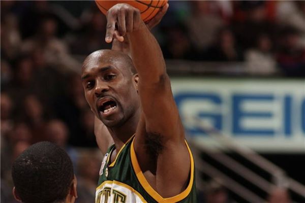 容中角色的 容中角色的