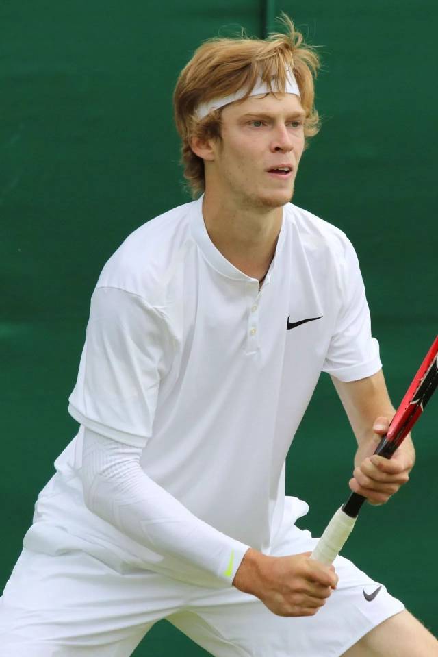 拉的表现背 拉的表现背